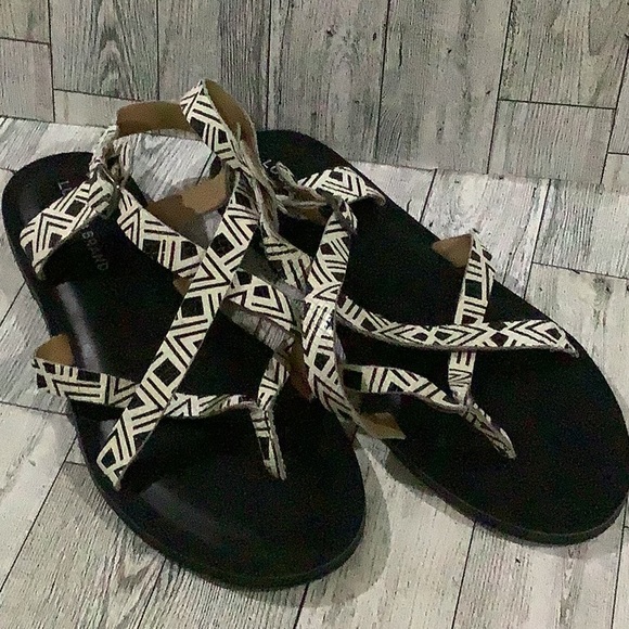 Lucky Brand Adinis Criss women’s Cross summer beach flat Sandals size 10 - Picture 1 of 4